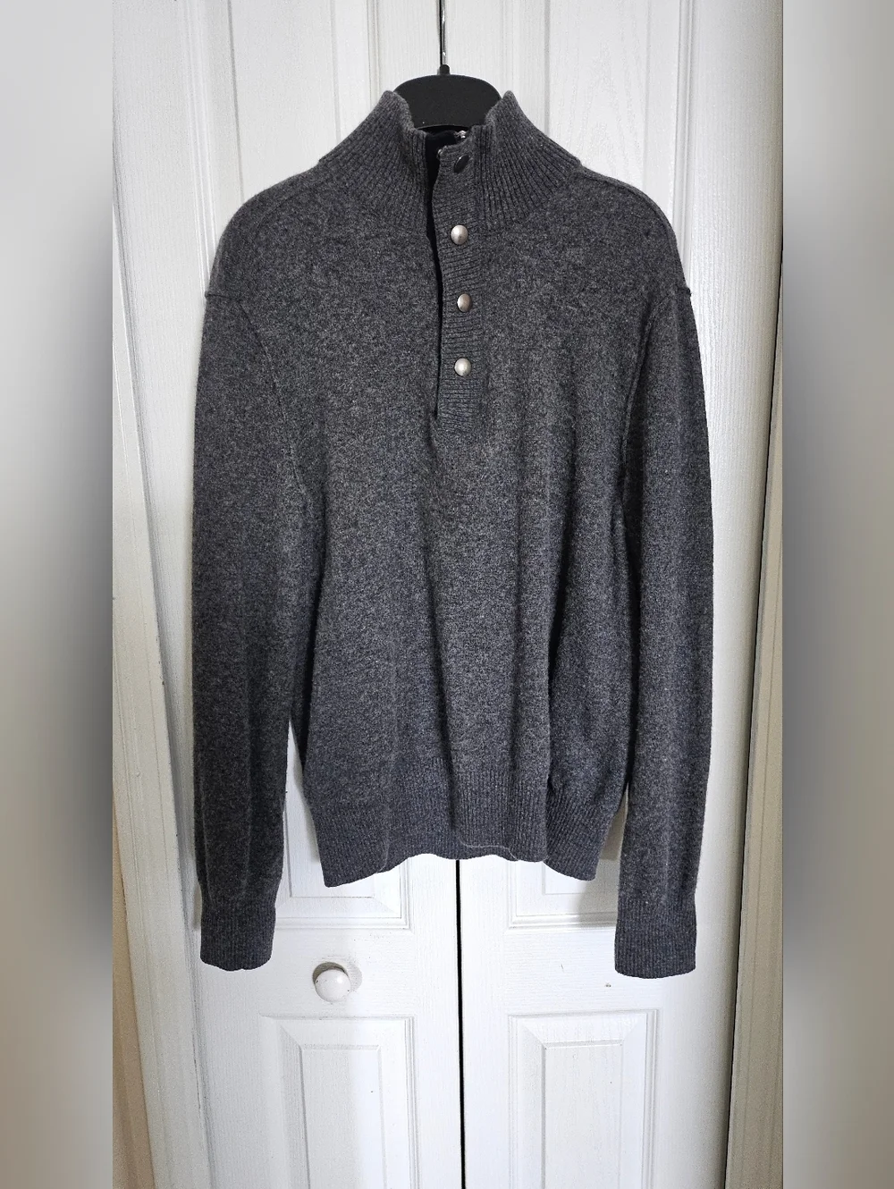 Banana Republic Italian Yarn Gray LMerino  Mock Neck Snap Button Sweater Men’s M
